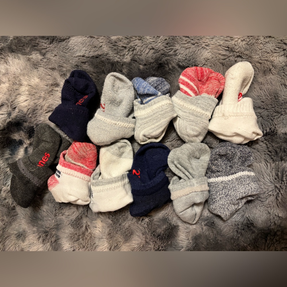 Socky sock socks! 11+ pairs of 2T-3T Carters low cut EUC